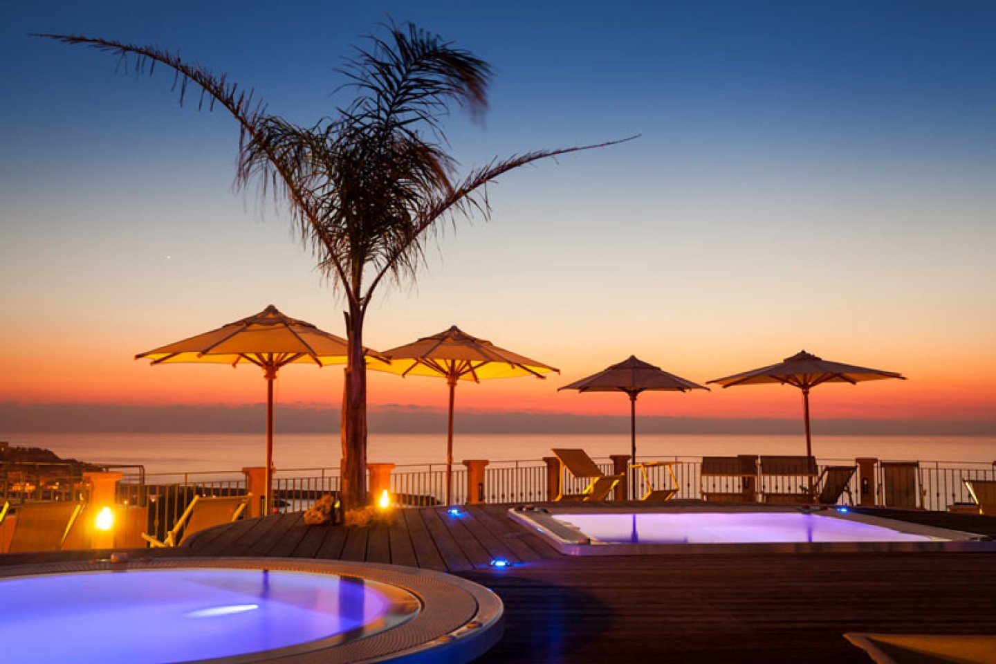 terrasse-hotel-piscine-jacuzzi